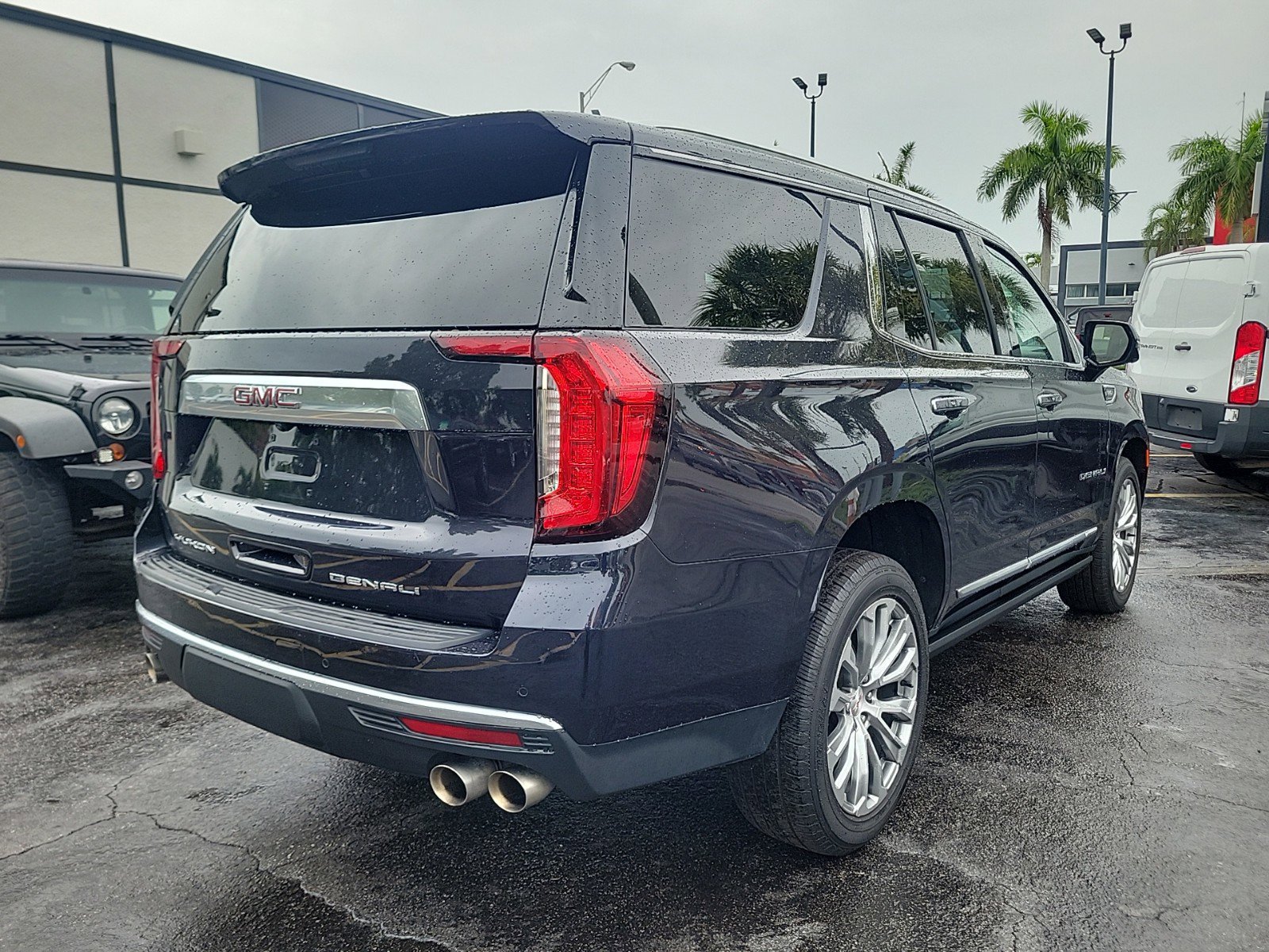 Used 2023 GMC Yukon Denali RWD image 6