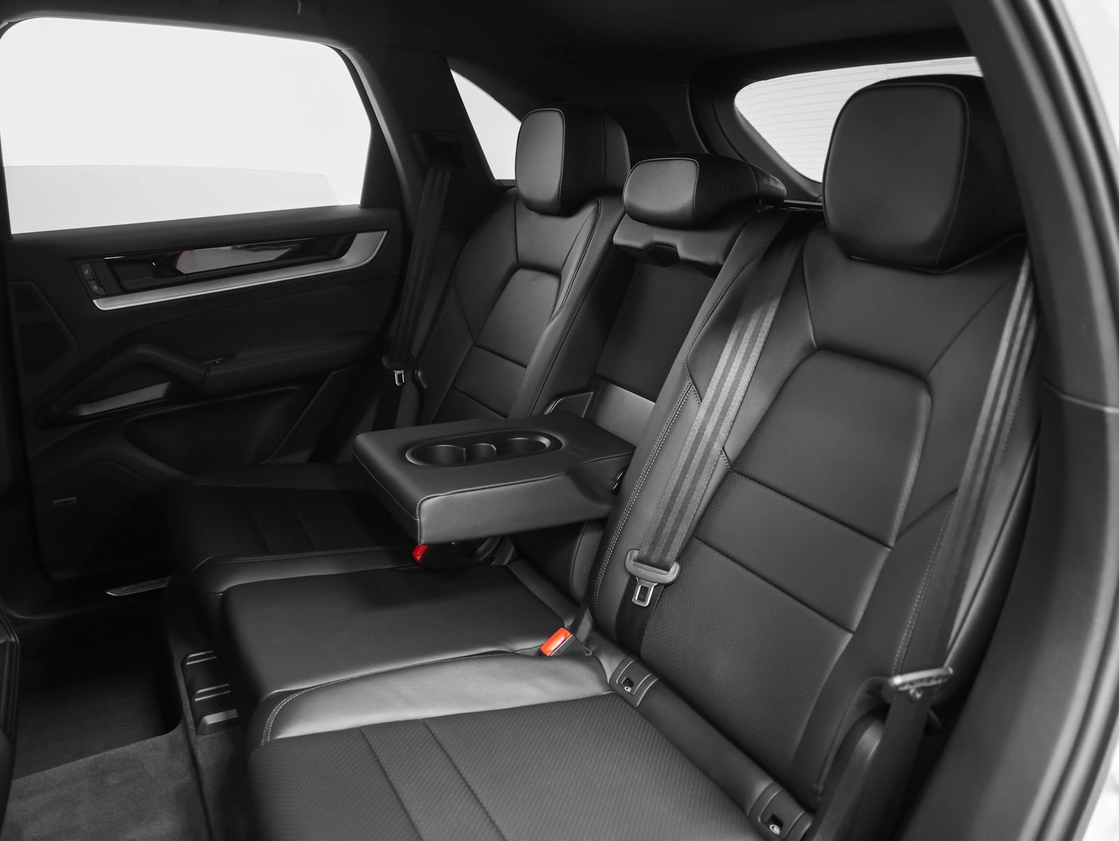 Certified 2025 Porsche Cayenne AWD/4WD image 41