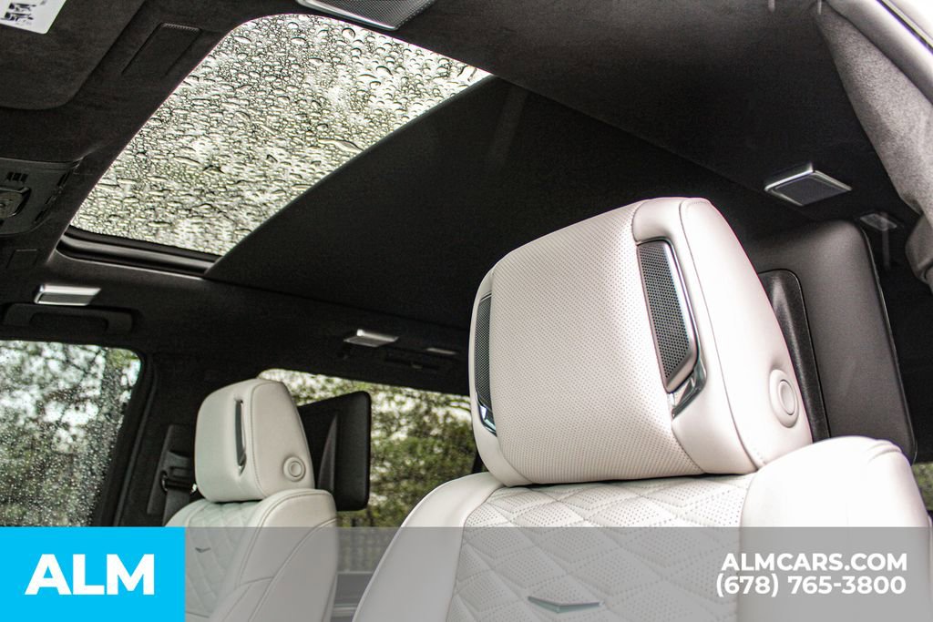 Used 2026 Cadillac Escalade ESV Platinum Sport image 24