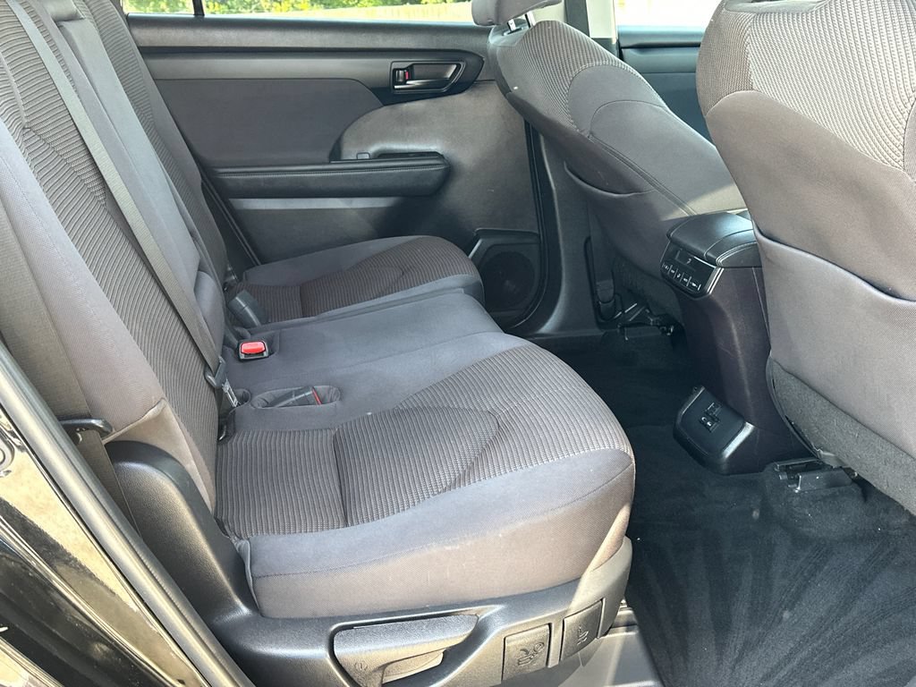 Used 2022 Toyota Highlander L AWD/4WD image 12