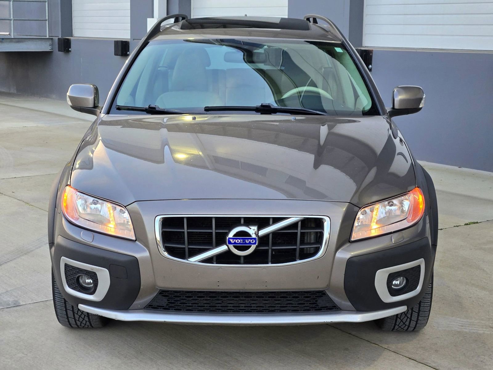 Used 2011 Volvo XC70 T6 image 3