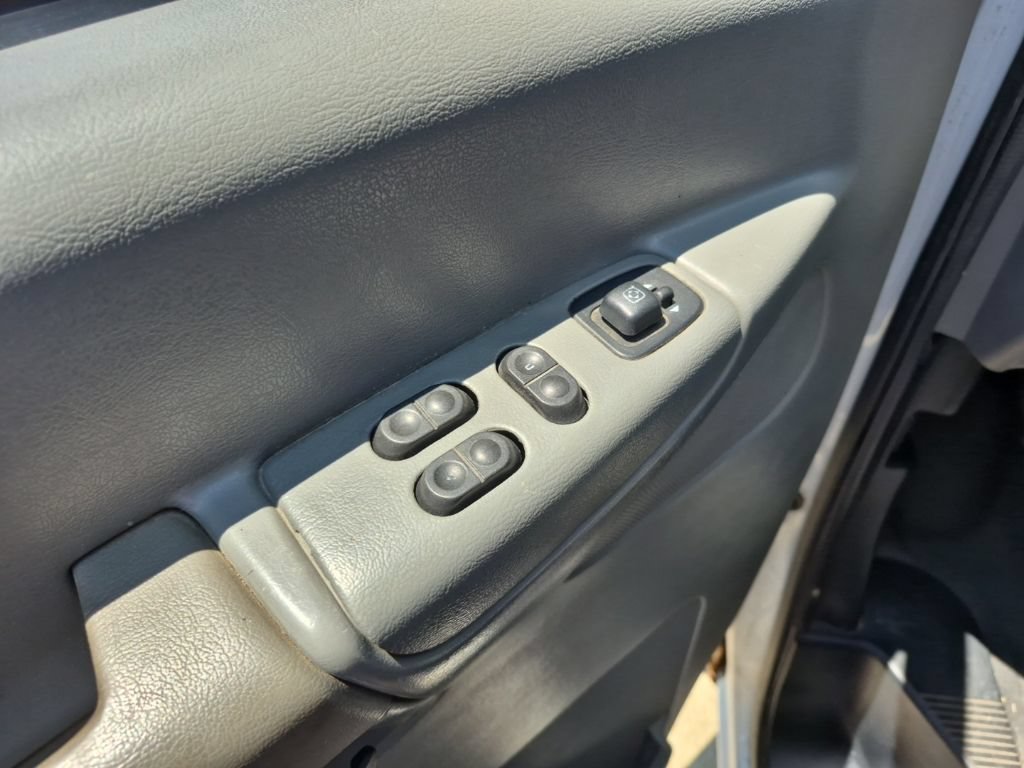 Used 2006 Ford E-150 and Econoline 150 RWD image 7