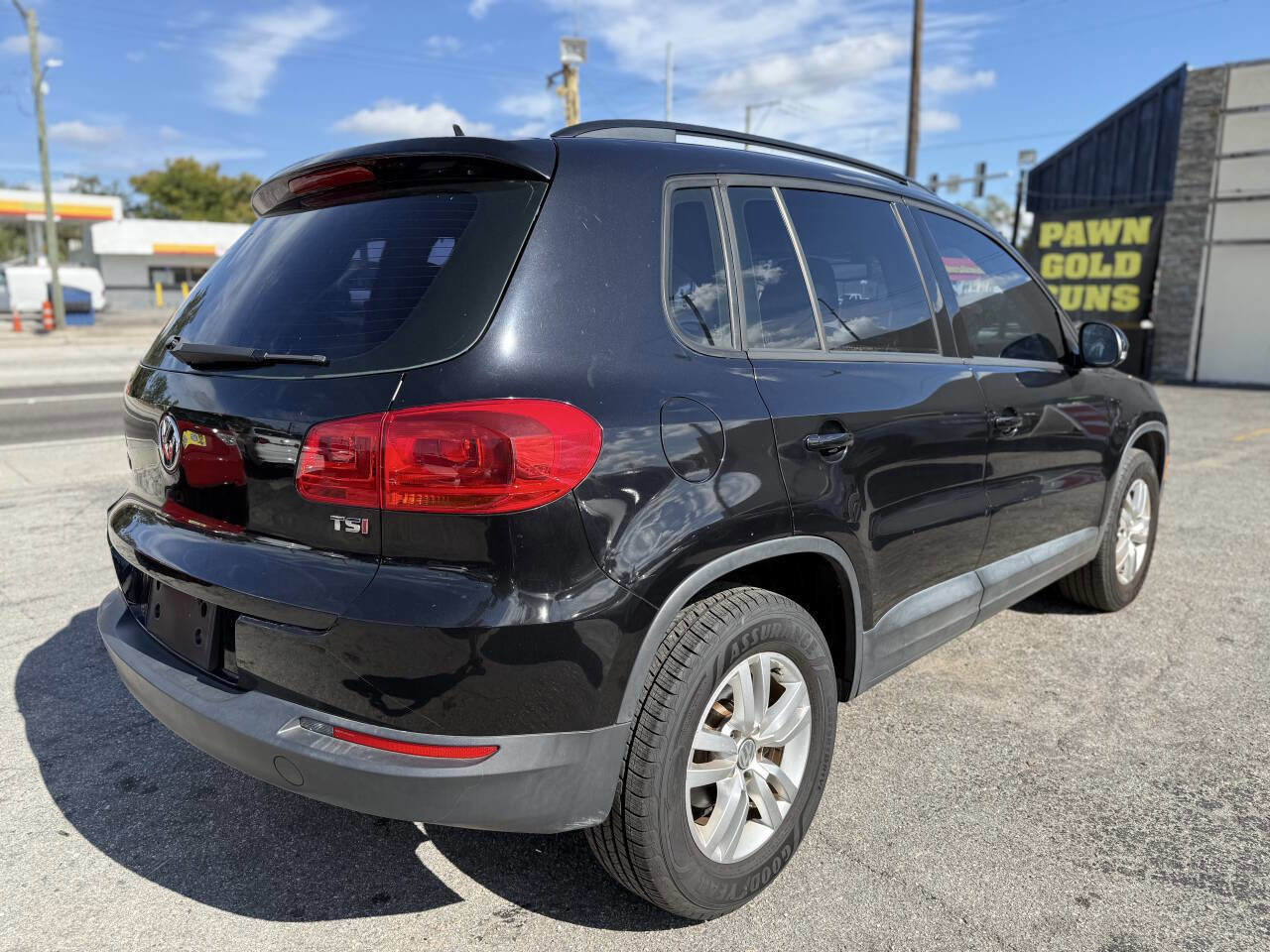 Used 2016 Volkswagen Tiguan S image 7