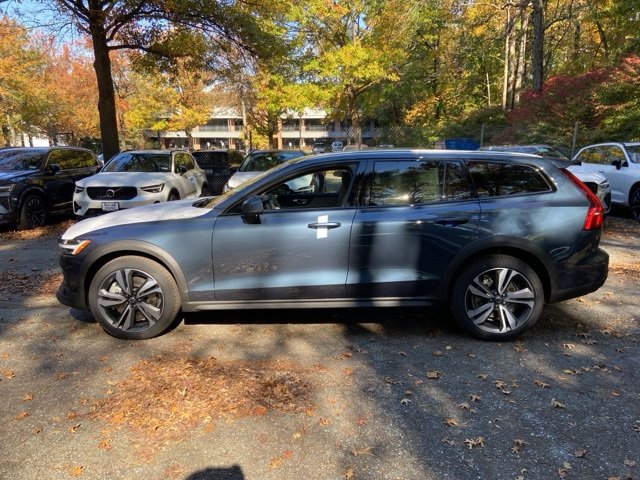New 2026 Volvo V60 B5 Cross Country Plus w/ Climate Package image 4