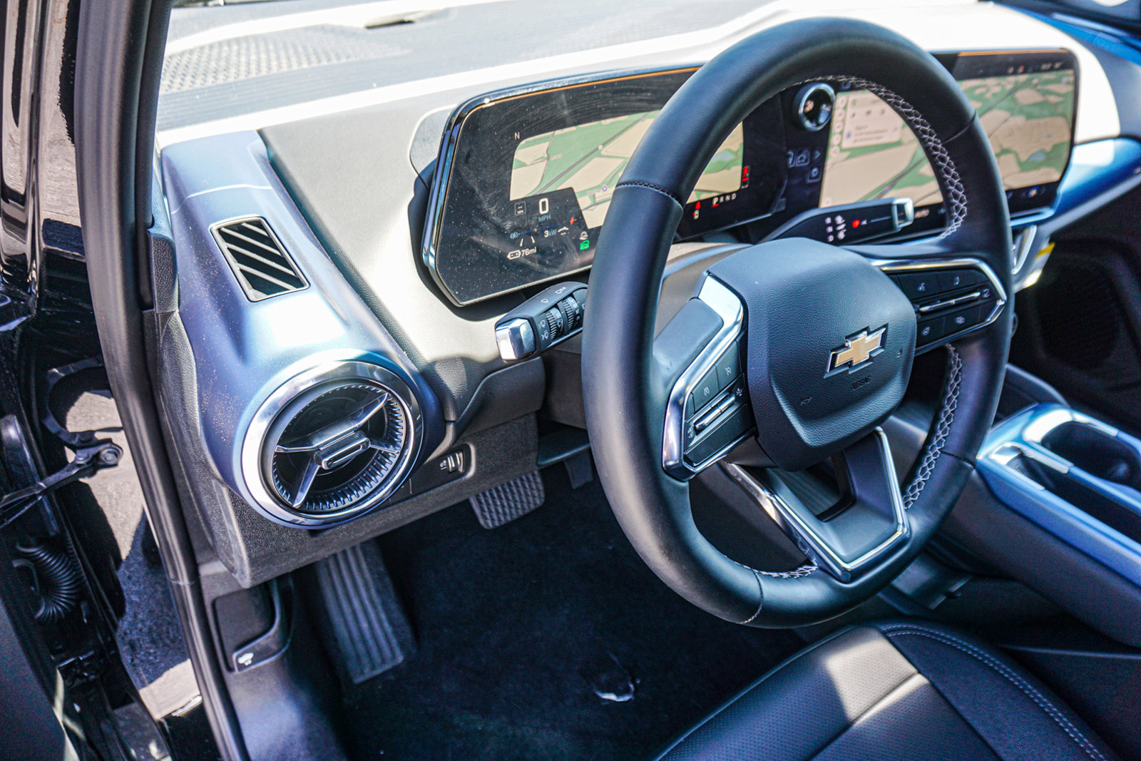 New 2026 Chevrolet Equinox EV LT FWD image 30
