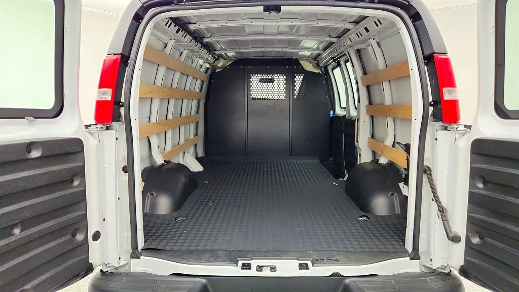 Used 2025 Chevrolet Express 2500 w/ Driver Convenience Package RWD image 17