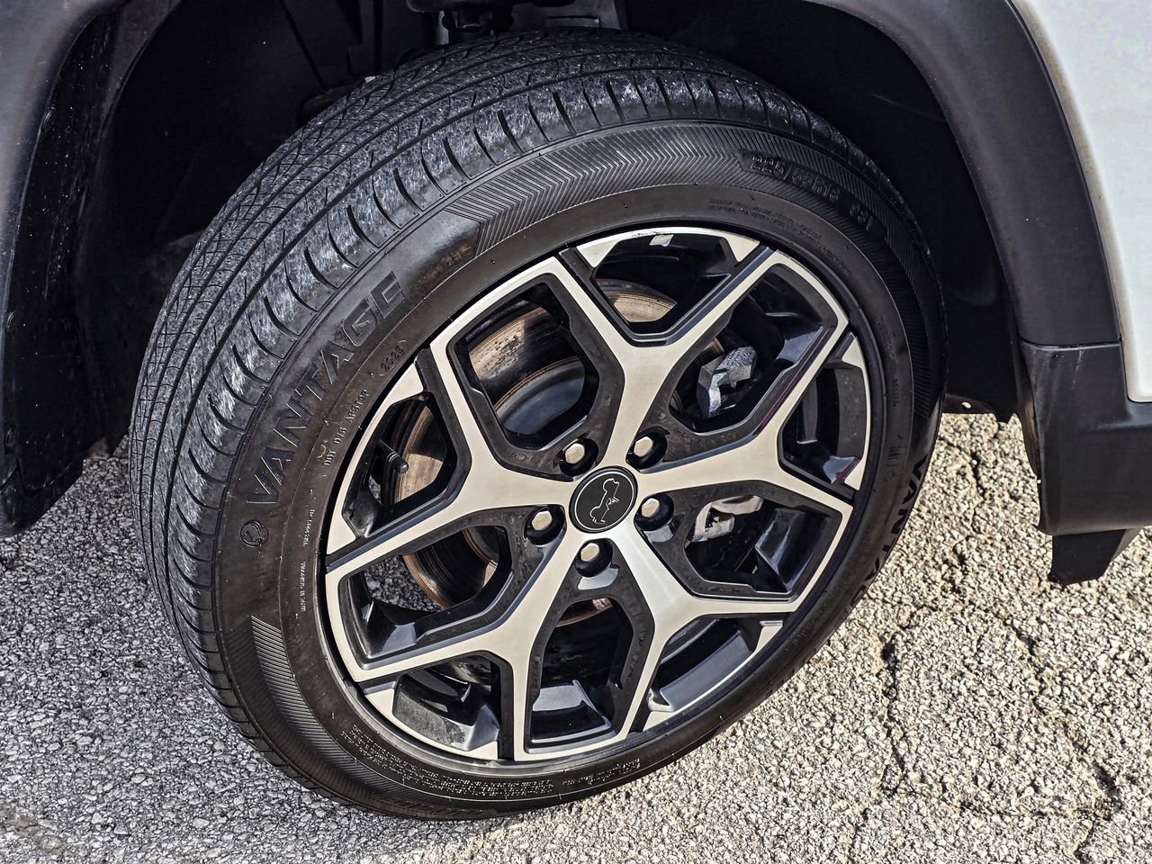 Used 2025 Jeep Compass Limited AWD/4WD image 7