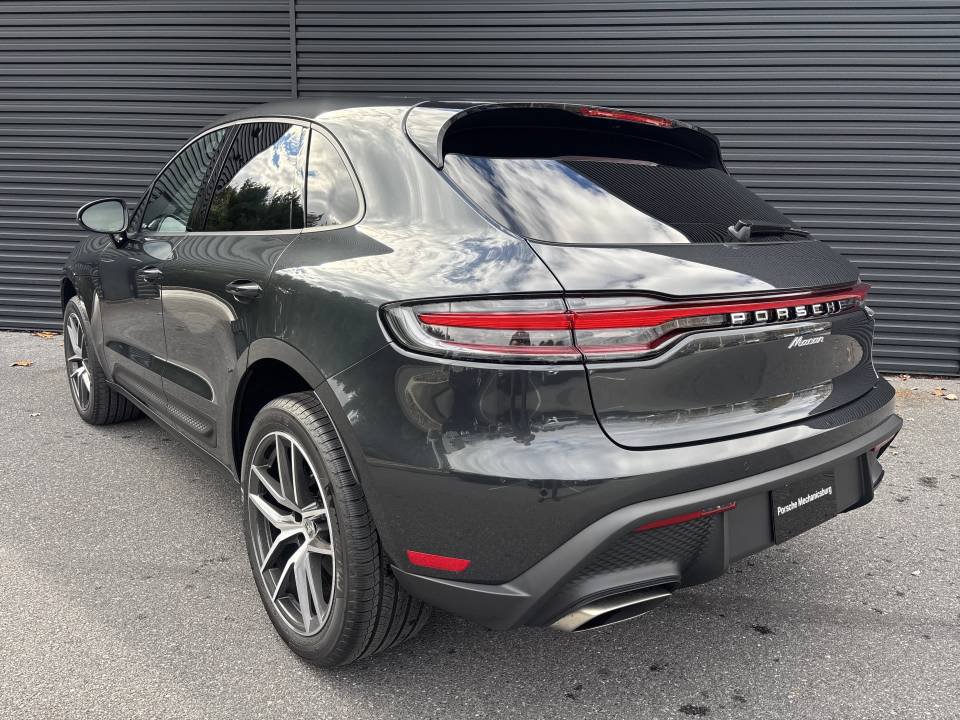 New 2026 Porsche Macan AWD/4WD image 3