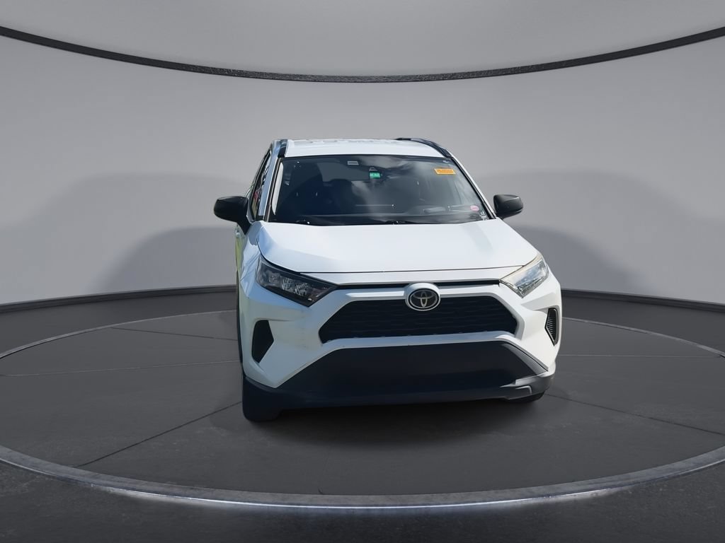 Used 2019 Toyota RAV4 LE FWD image 3