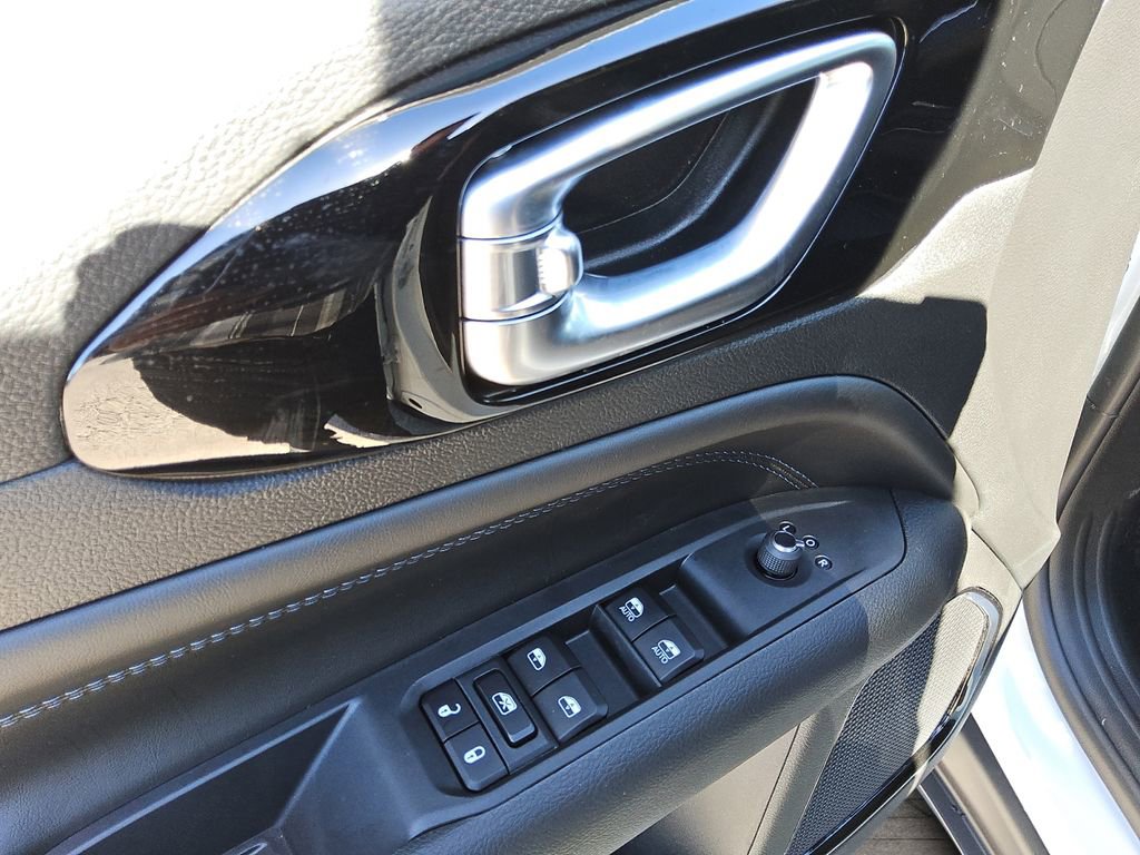 New 2026 Jeep Compass Latitude image 18