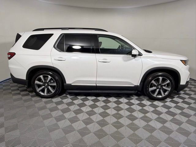 Used 2025 Honda Pilot Elite image 8