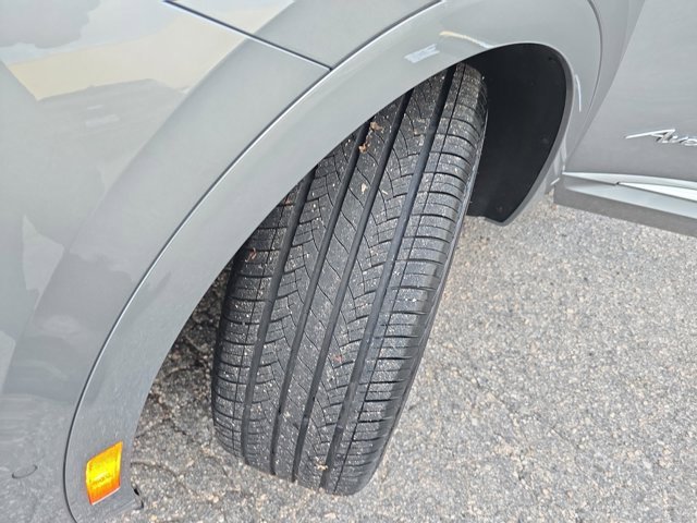 Used 2023 Buick Envision Avenir image 34