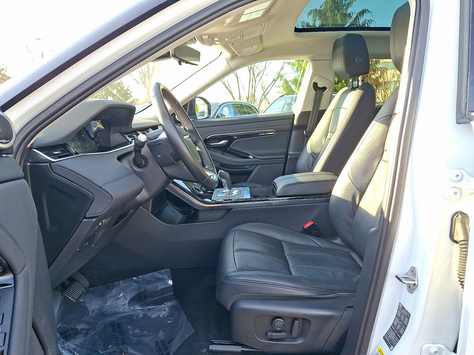 Used 2020 Land Rover Range Rover Evoque SE image 13