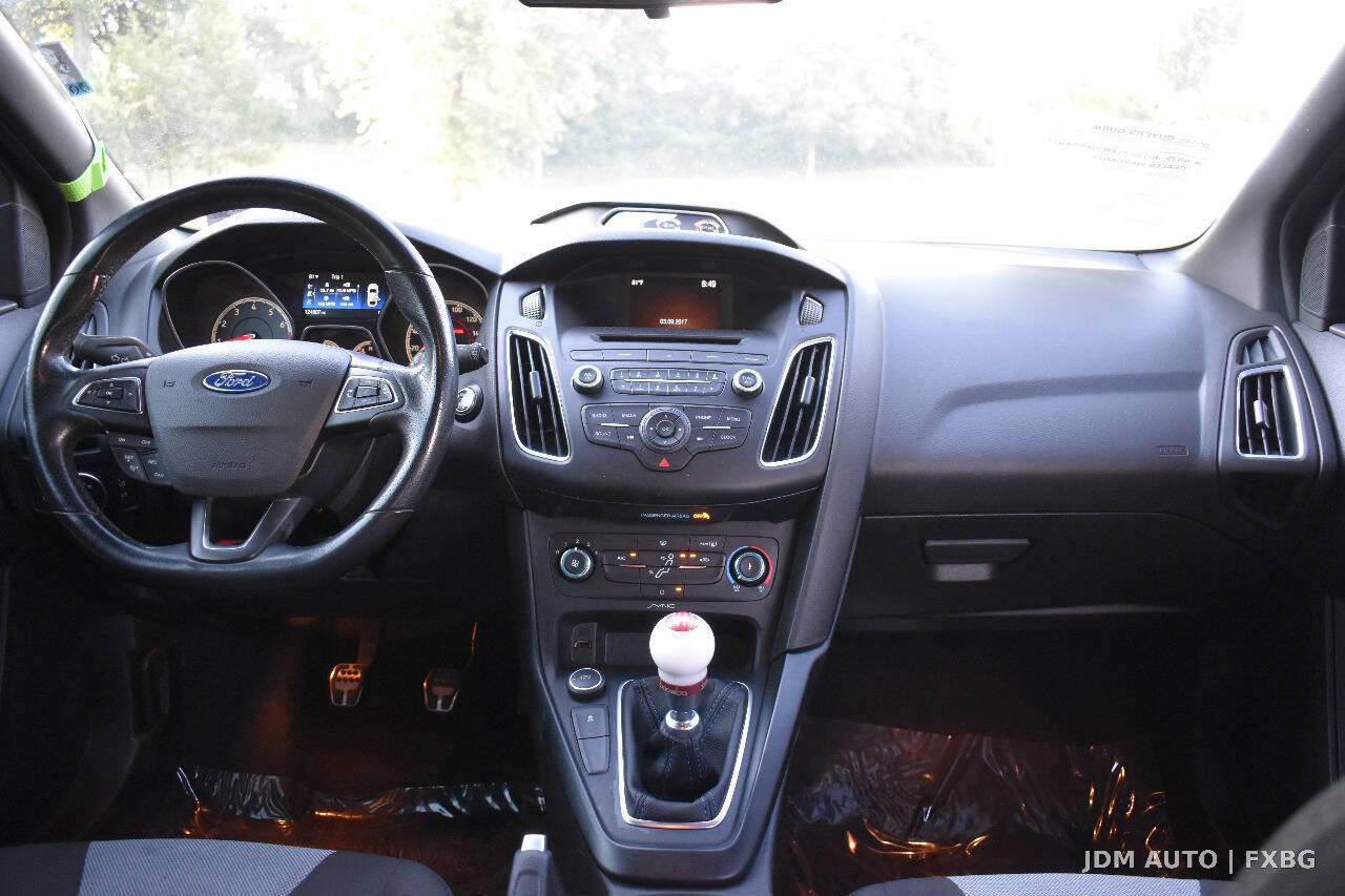 Used 2017 Ford Focus ST FWD image 17
