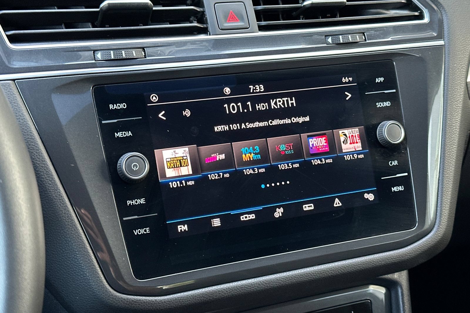 Used 2023 Volkswagen Tiguan SE FWD image 18