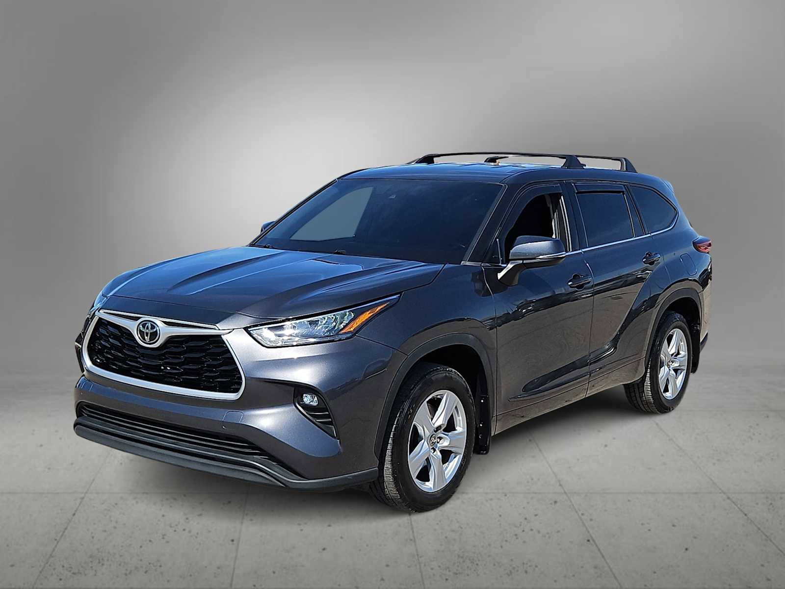 Used 2020 Toyota Highlander LE image 4
