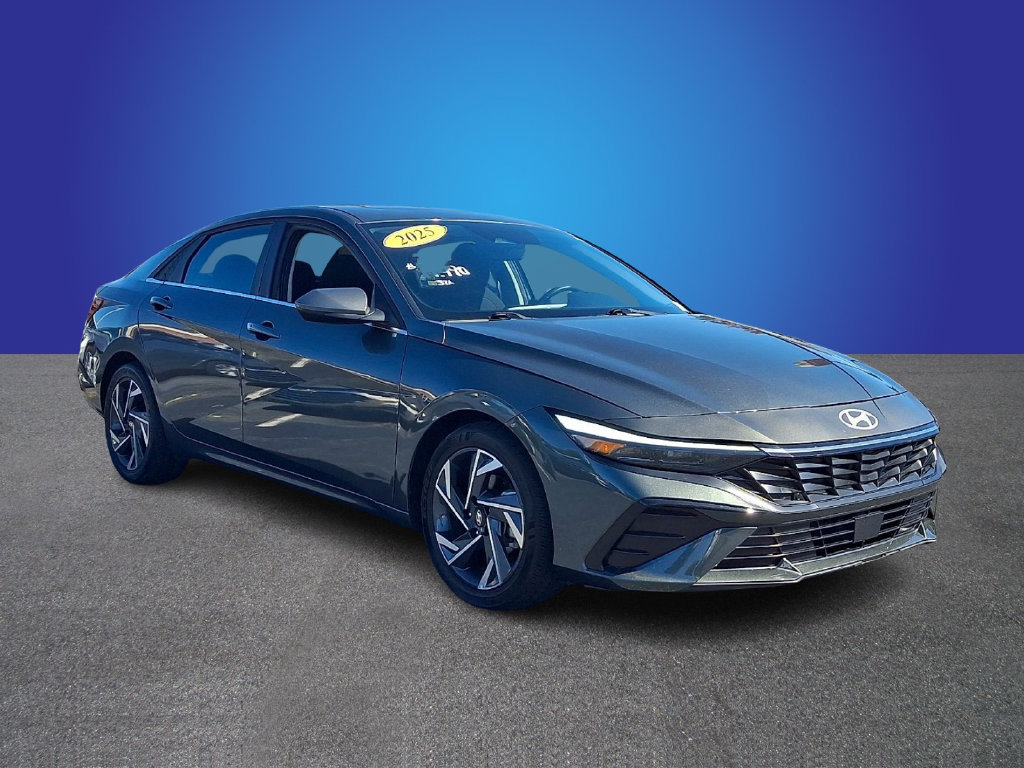 Used 2025 Hyundai Elantra SEL FWD image 3