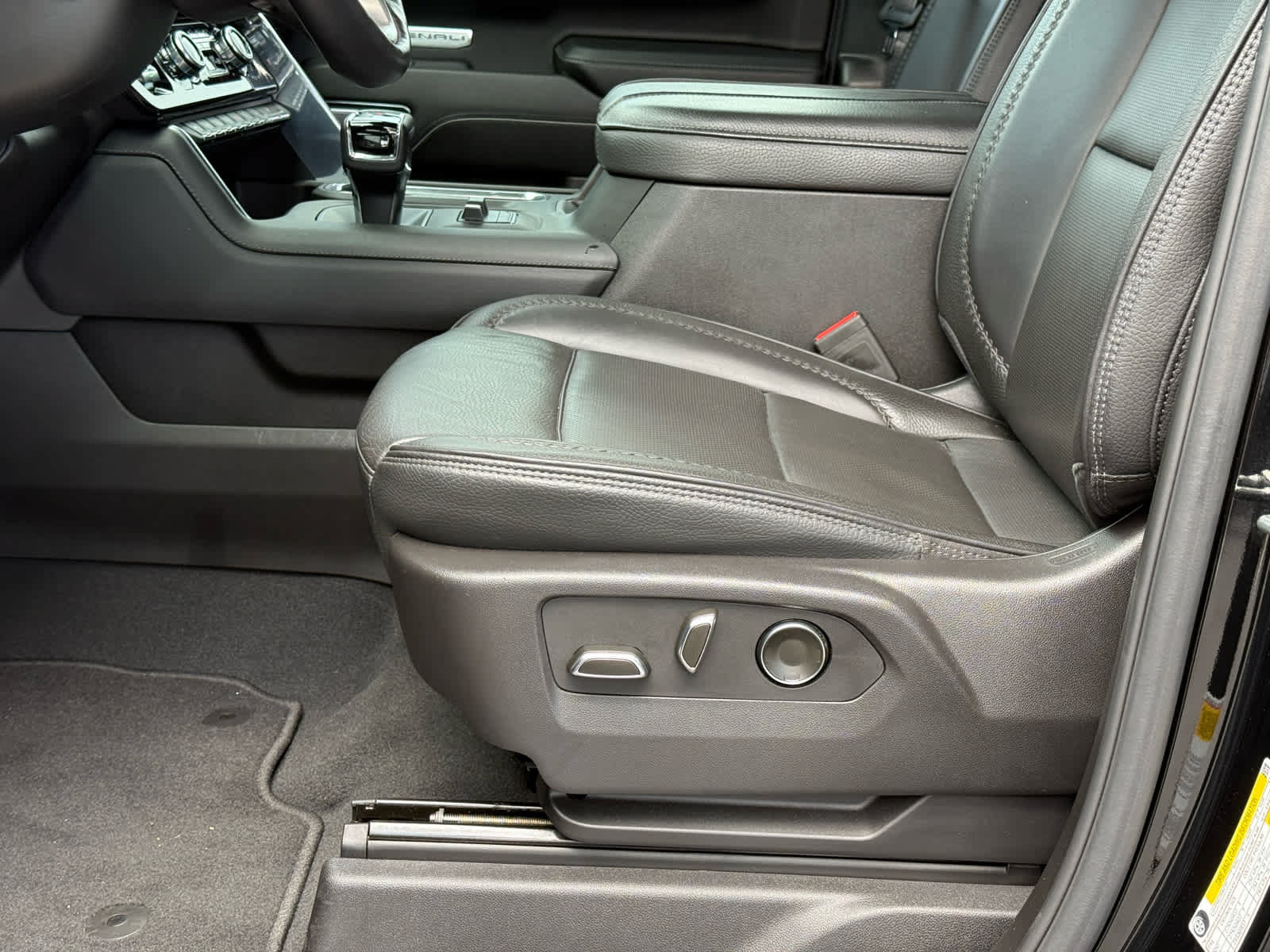 Used 2024 GMC Sierra 1500 Denali AWD/4WD image 13