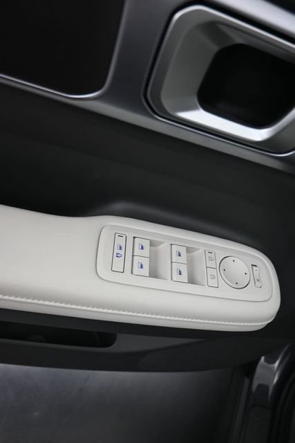 Used 2025 Hyundai Santa Fe SEL FWD image 13