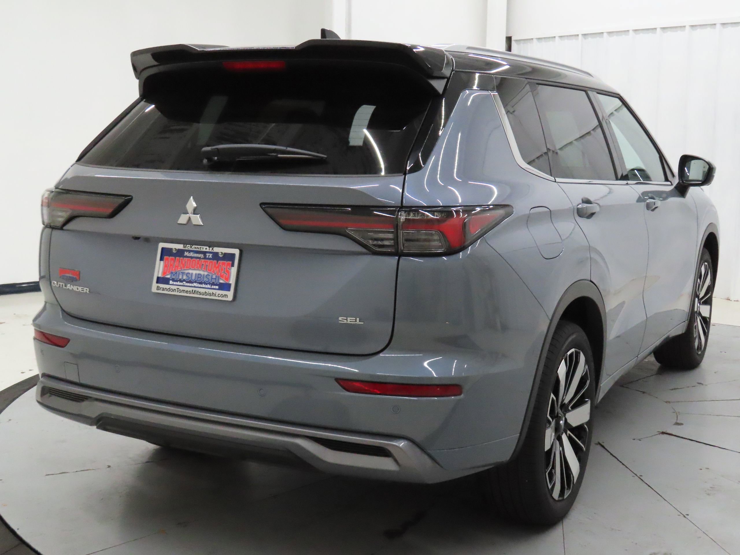 New 2026 Mitsubishi Outlander SEL image 3