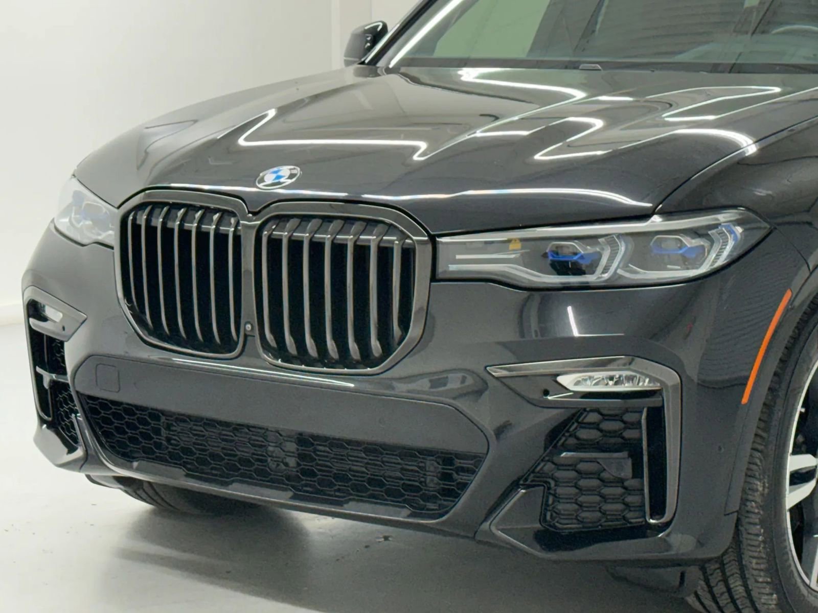 Used 2021 BMW X7 M50i w/ Luxury Seating Package image 37