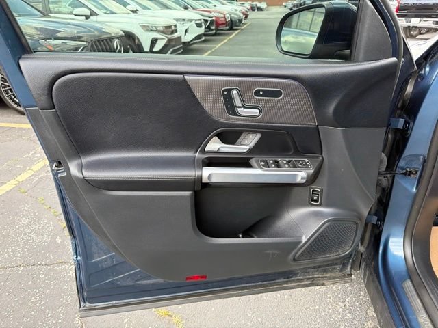 Used 2023 Mercedes-Benz GLB 250 4MATIC image 11