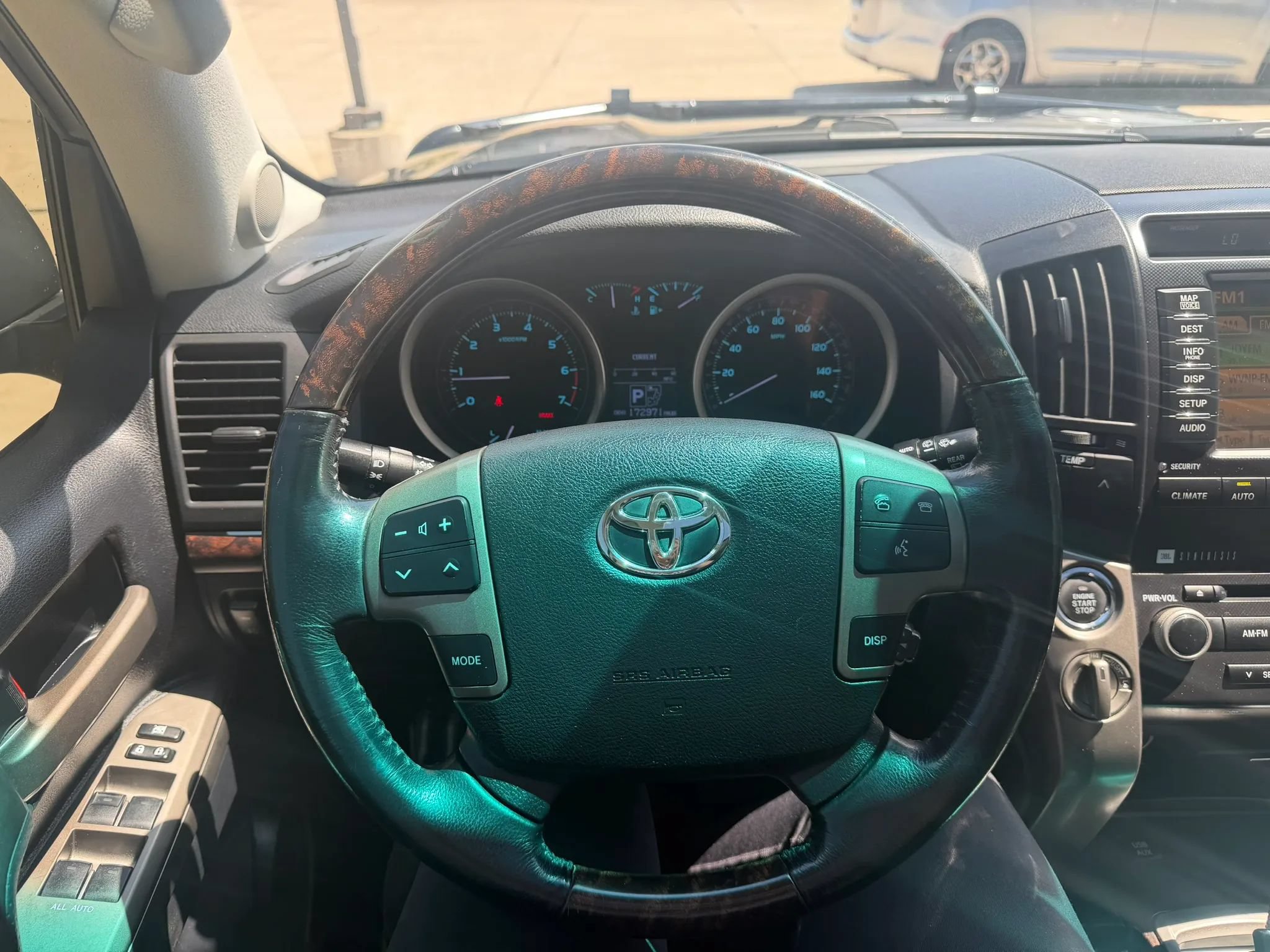 Used 2011 Toyota Land Cruiser w/ Upgrade Pkg AWD/4WD image 19