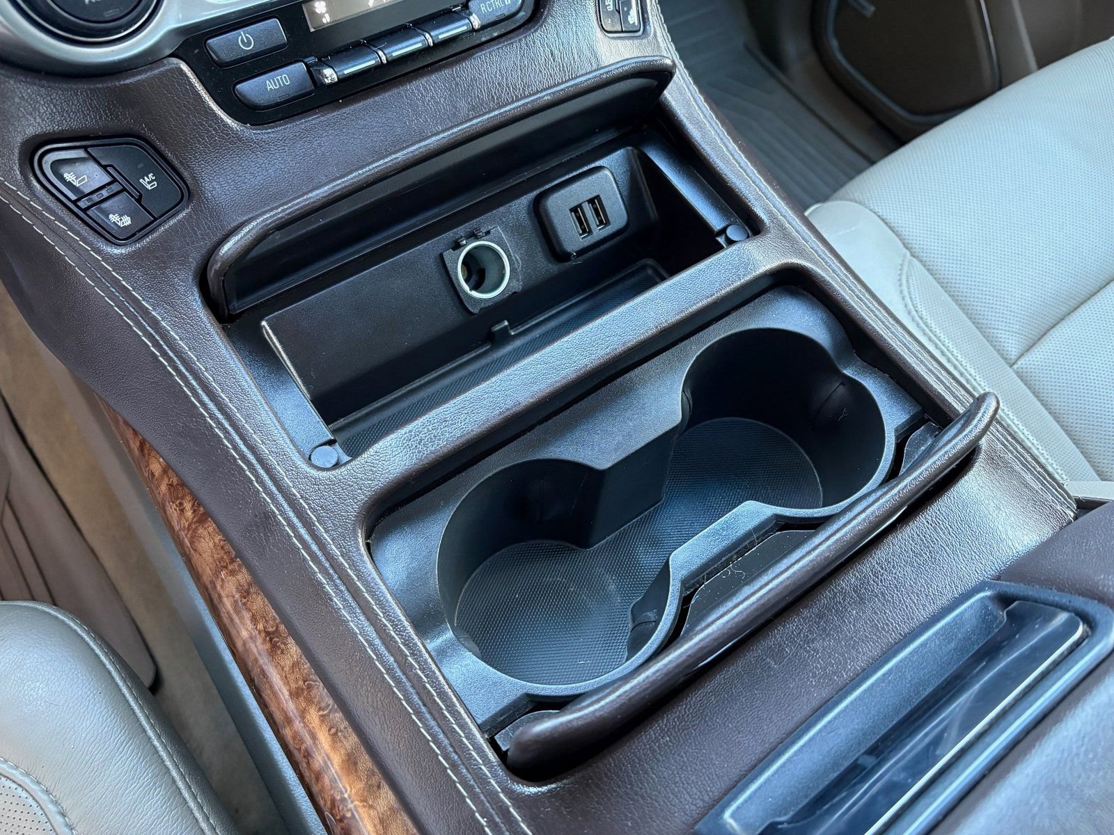 Used 2015 Chevrolet Suburban LTZ image 40