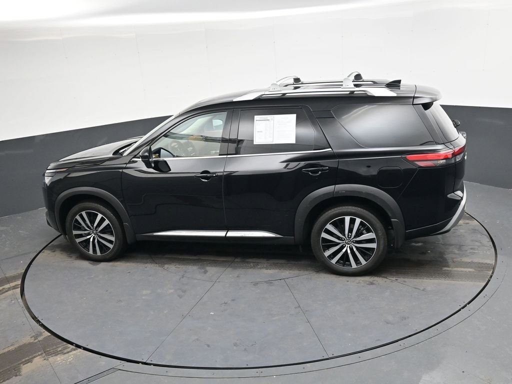 Used 2025 Nissan Pathfinder Platinum image 31