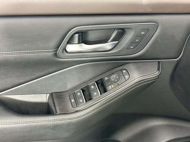 Used 2023 Nissan Rogue SL w/ SL Premium Package image 25