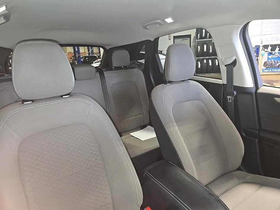 Used 2022 Ford Escape SE image 35