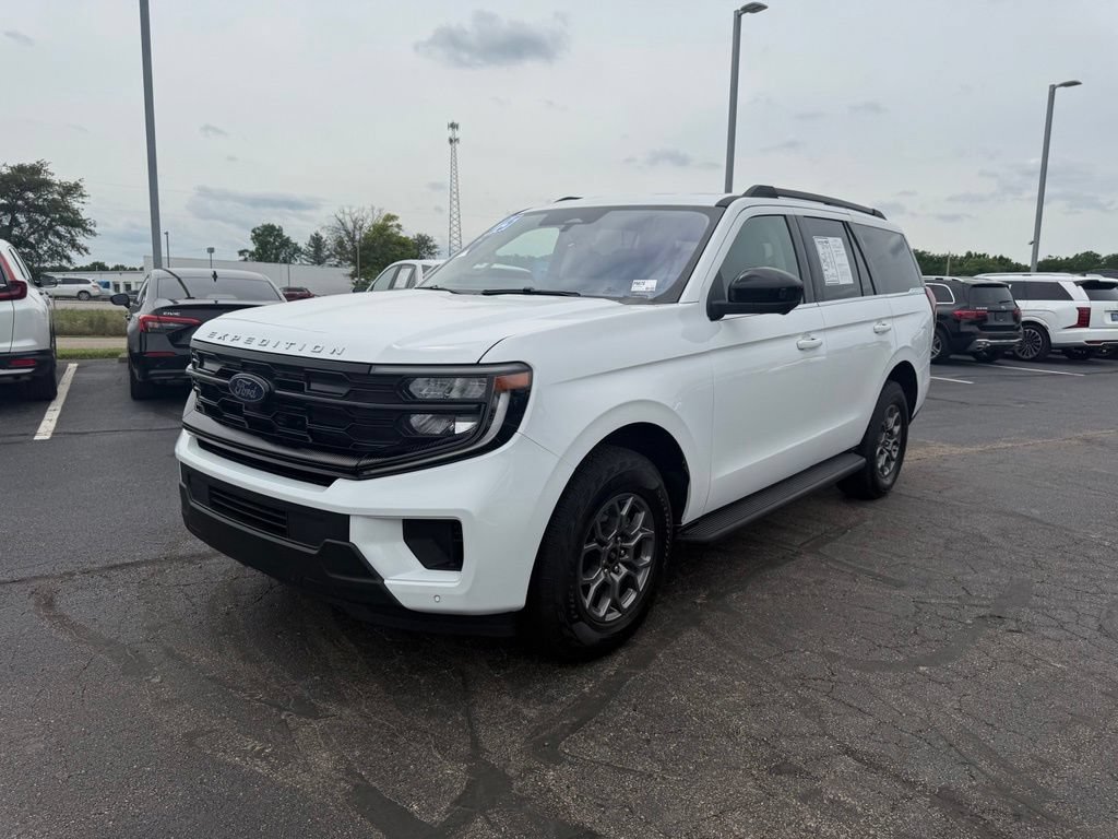 Used 2025 Ford Expedition Active RWD image 9