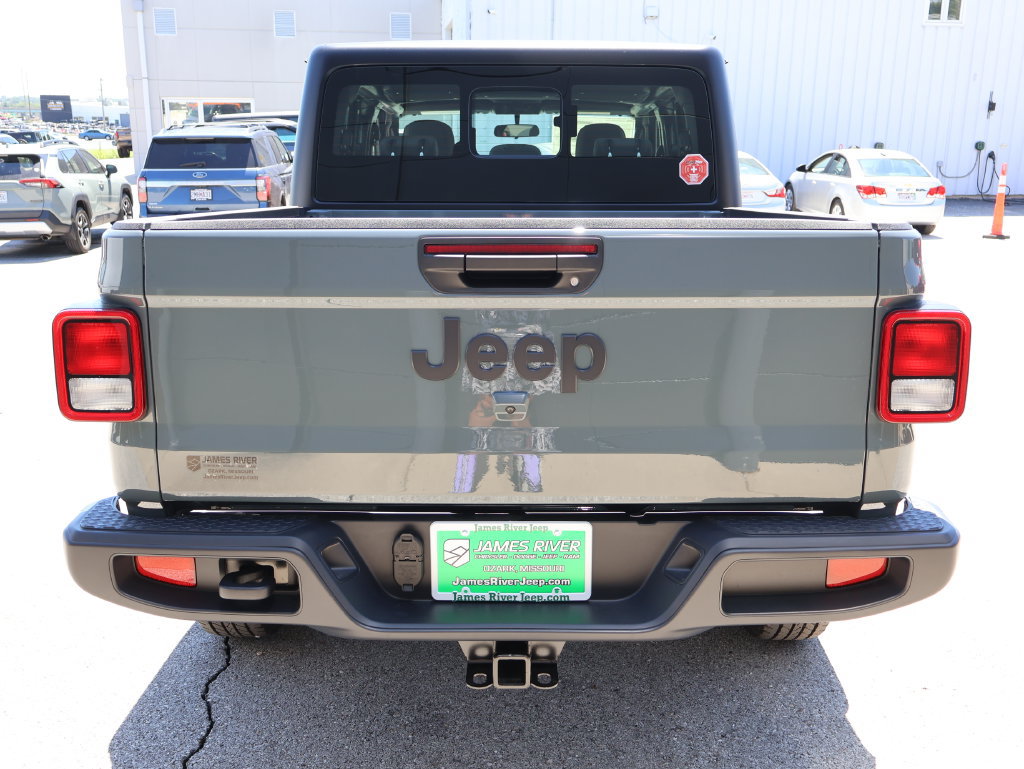 New 2026 Jeep Gladiator Sport AWD/4WD image 4