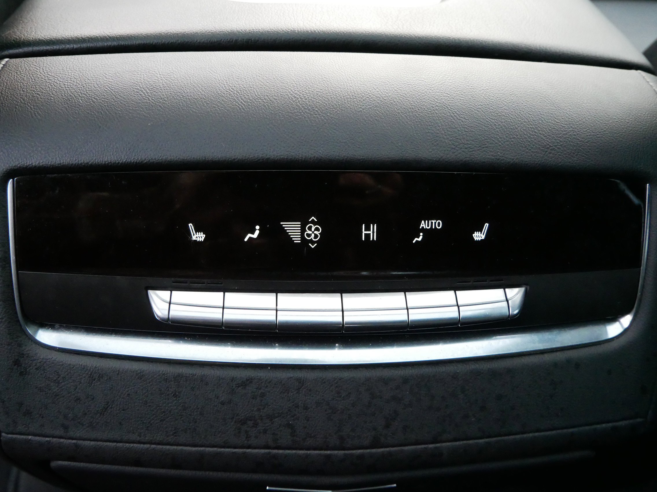 Used 2023 Cadillac Escalade Premium Luxury w/ Performance Package image 12