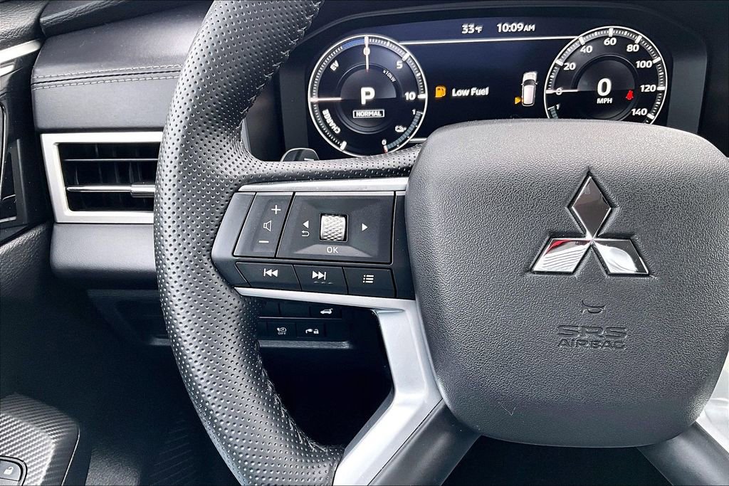 Used 2025 Mitsubishi Outlander LE image 18