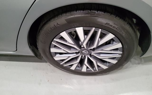 Used 2025 Nissan Altima 2.5 SV FWD image 30