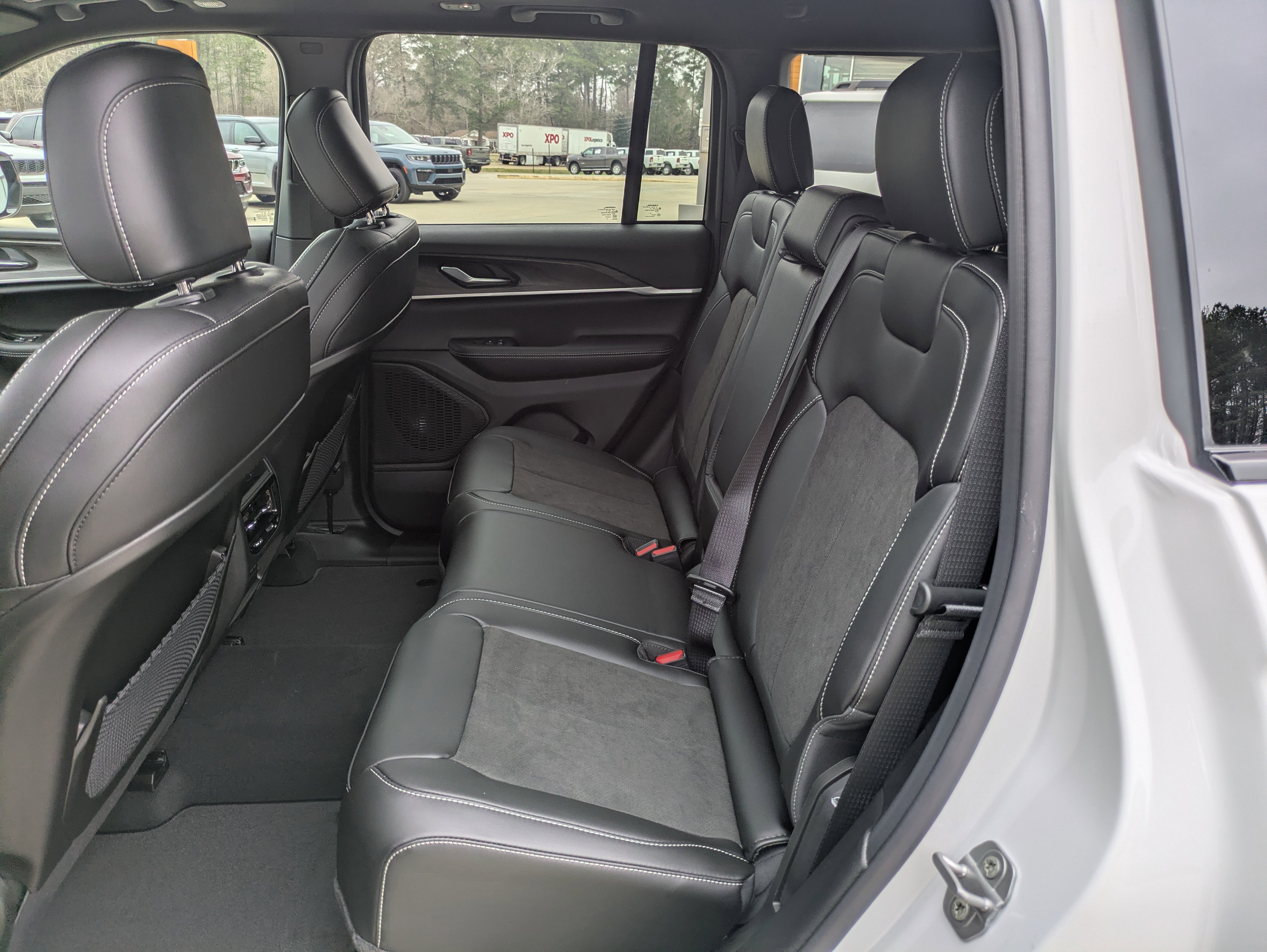 New 2026 Jeep Grand Cherokee Altitude image 11