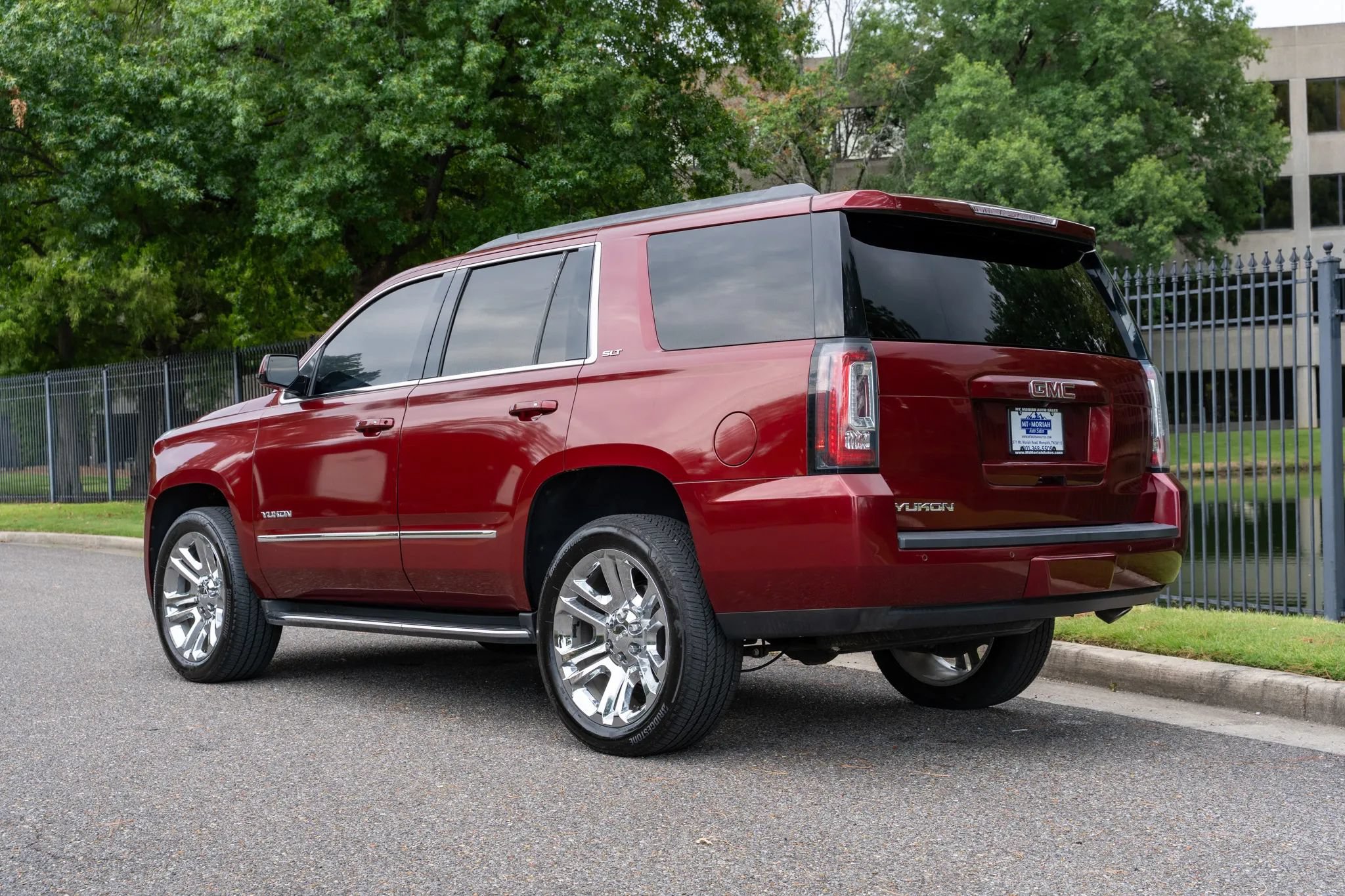 Used 2018 GMC Yukon SLT w/ Premium Edition RWD image 8