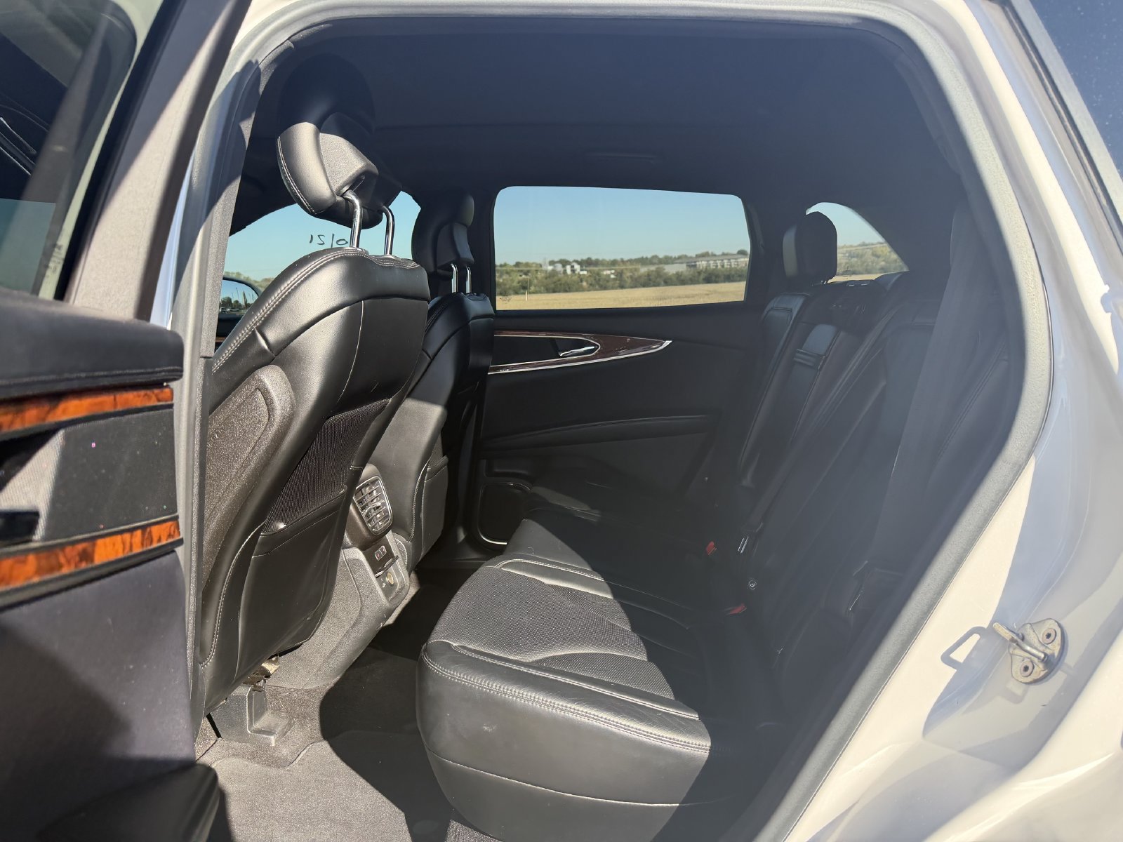 Used 2016 Lincoln MKX Reserve w/ Driver Assistance Package AWD/4WD image 4