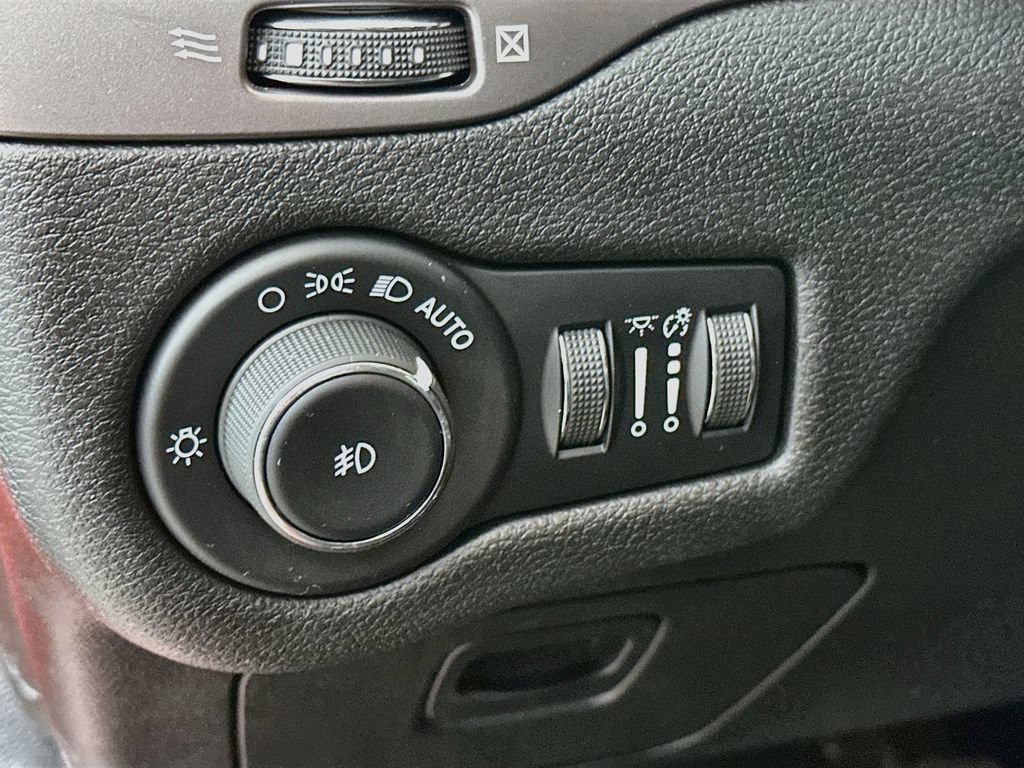 Used 2021 Jeep Cherokee Latitude Lux AWD/4WD image 15