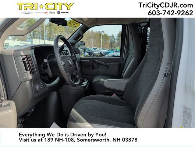 Used 2024 GMC Savana 2500 w/ Driver Convenience Package image 12