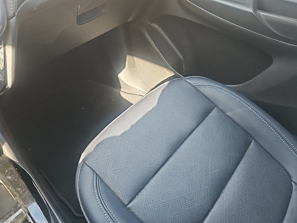 Used 2022 Chevrolet Bolt EUV LT w/ Convenience Package image 13