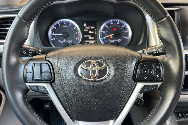 Certified 2019 Toyota Highlander Plus FWD image 25