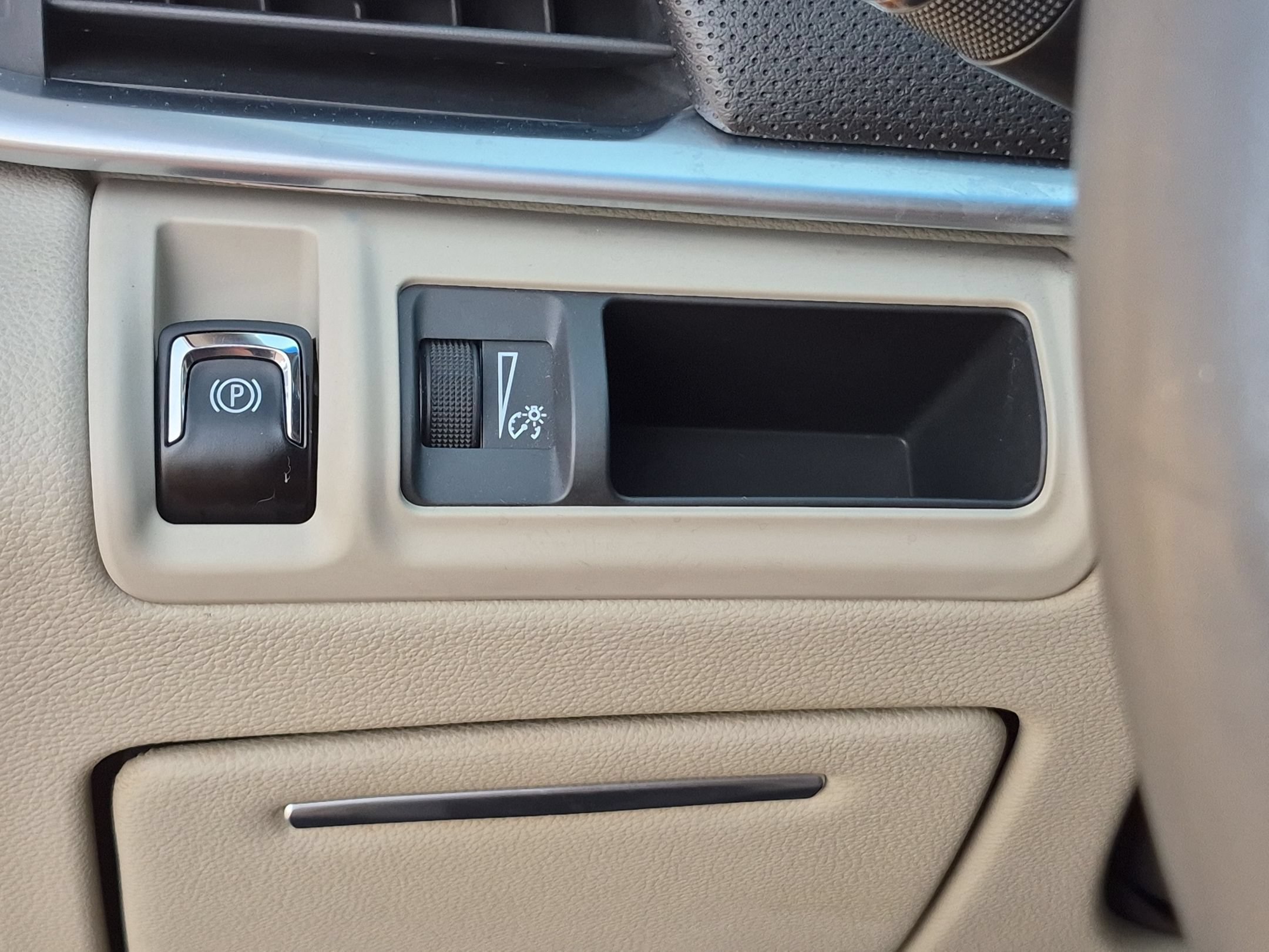 Certified 2018 Cadillac XTS Luxury FWD image 16