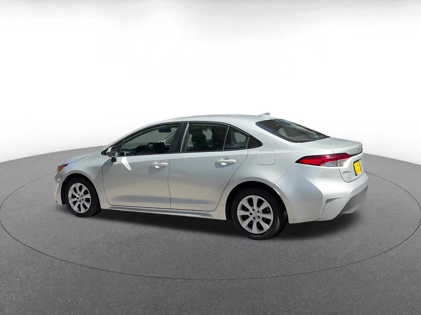 Used 2025 Toyota Corolla LE FWD image 10