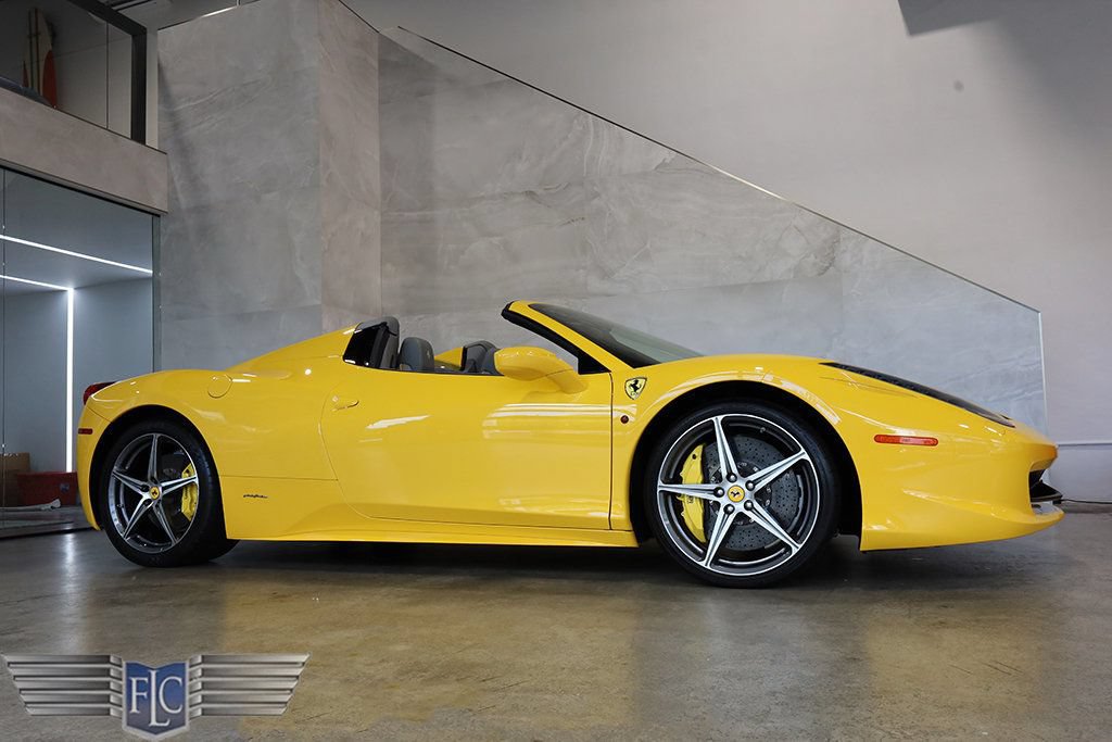 Used 2015 Ferrari 458 Spider RWD image 16
