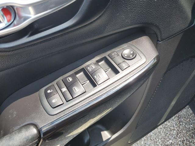 Used 2021 Jeep Cherokee Latitude Plus AWD/4WD image 21