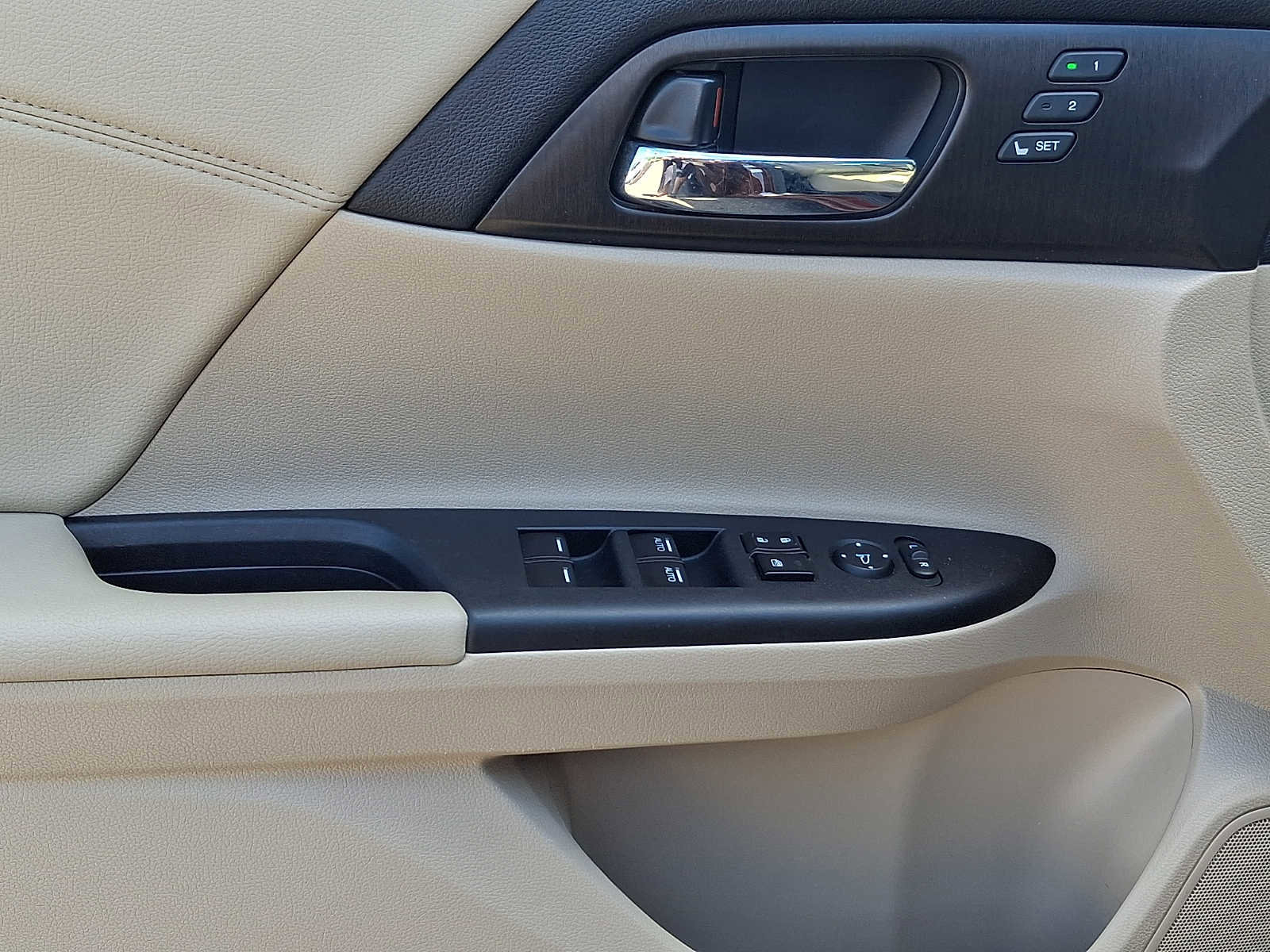 Used 2015 Honda Accord EX-L image 14
