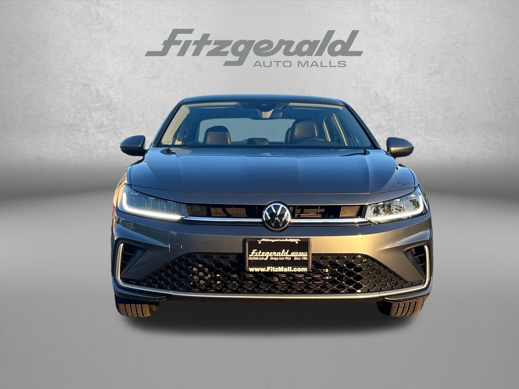 Used 2025 Volkswagen Jetta SE FWD image 6