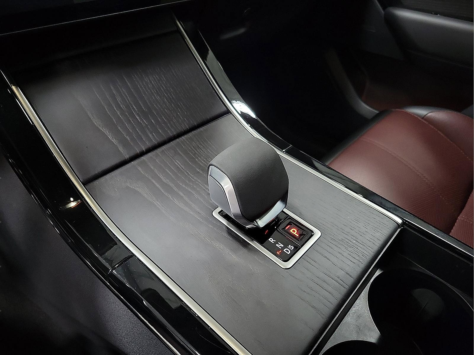 Used 2024 Land Rover Range Rover Velar Dynamic HSE image 20